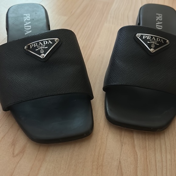 Prada slides - Picture 3 of 5